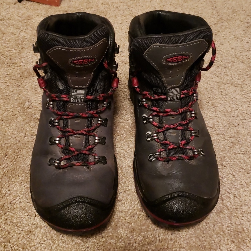 Keen Liberty Ridge Womens waterproof hiking boot
